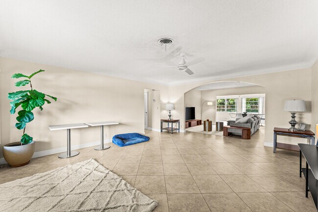 Building Photo - 1270 SW 8th St