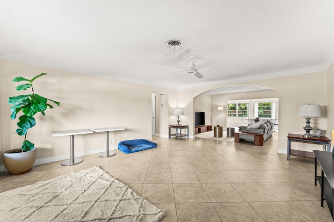 Foto del edificio - 1270 SW 8th St