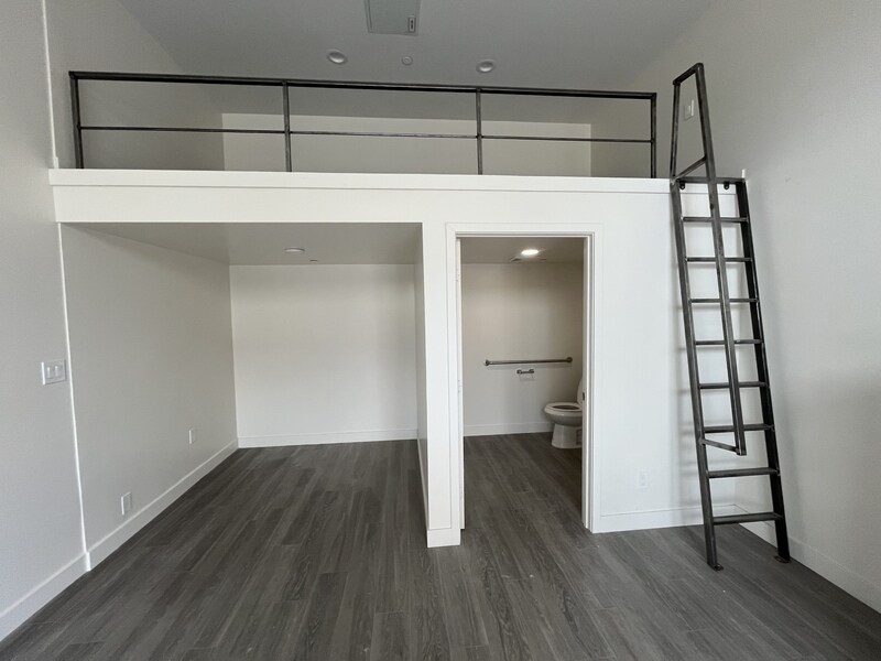 Foto principal - 138 W San Ysidro Blvd