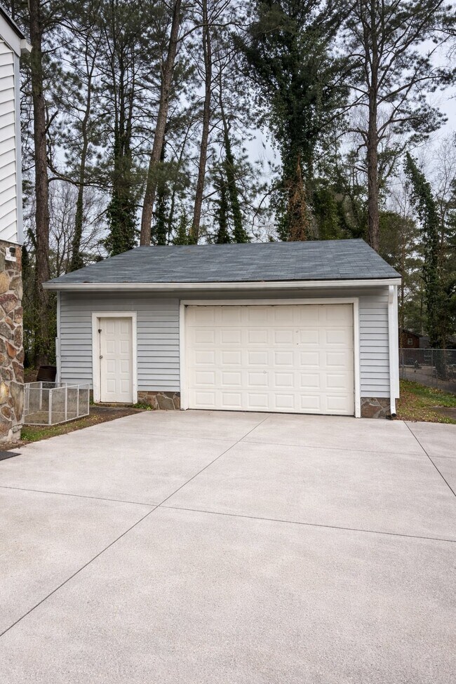 Foto del edificio - 6798 Collier Way