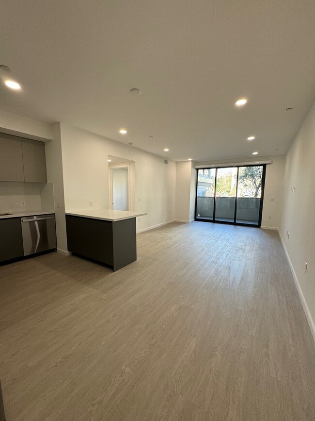 Building Photo - Doran Residences LLC