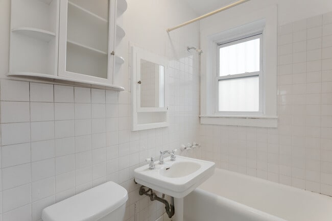 Building Photo - 2342 N Spaulding Ave