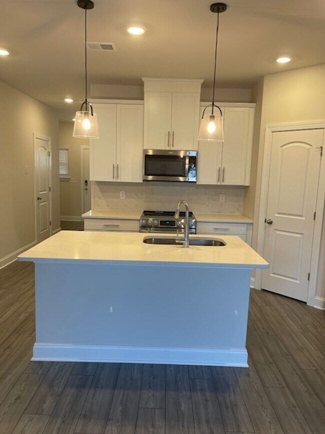 Foto del edificio - 4528 Skywood Ln
