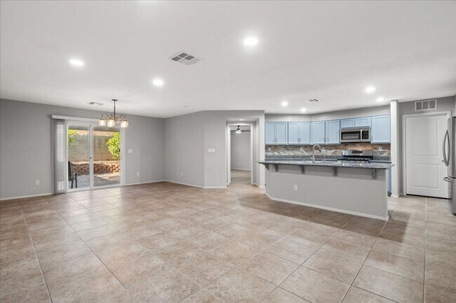 Building Photo - Beautiful 3 Bd, Single-Story Solar Powered...