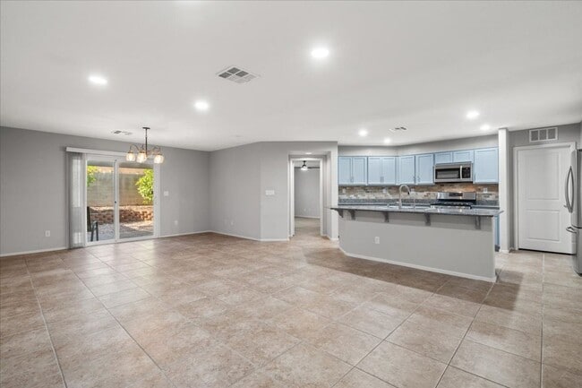 Foto del edificio - Beautiful 3 Bd, Single-Story Solar Powered...