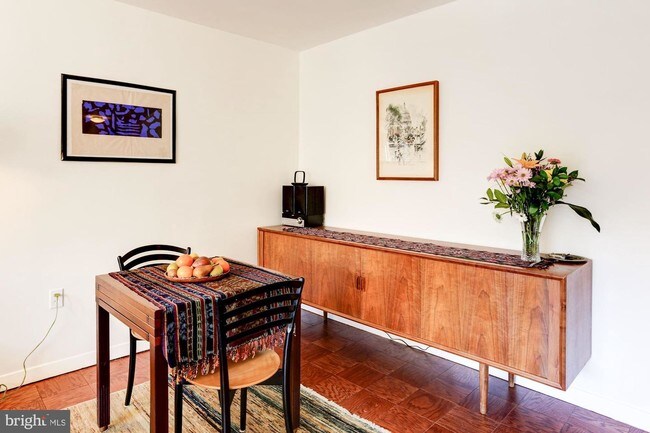 Foto del edificio - 2501 Calvert St NW
