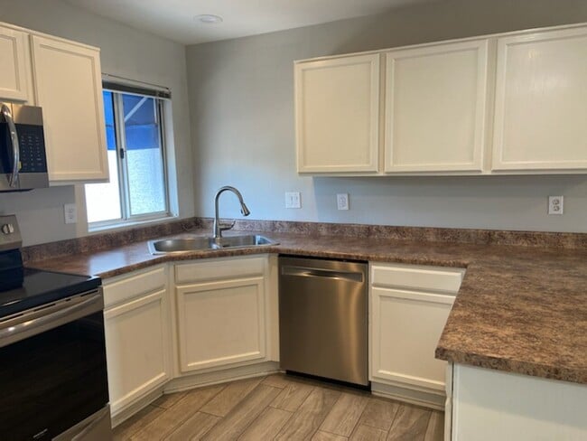 Building Photo - A Special 2 bed 2 bath Condo overlooking C...