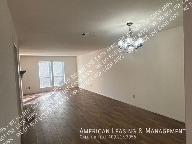 Building Photo - Beautiful 2/2.5 Townhome in the Acclaimed ...