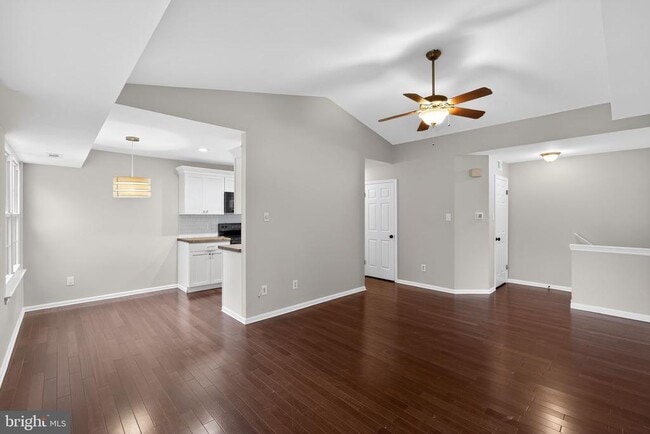 Foto del edificio - 8022 Beacon Hill Dr