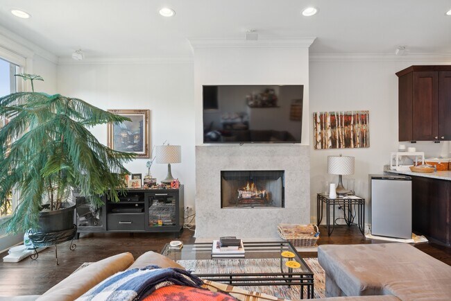 Foto del edificio - 1087 N Hermitage Ave