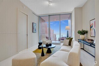 Building Photo - 300 Biscayne Blvd Way