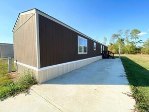 Building Photo - 110 Dennis Ln