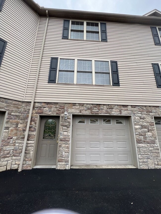 Foto del edificio - 2 Bedroom townhouse with garage near Med C...