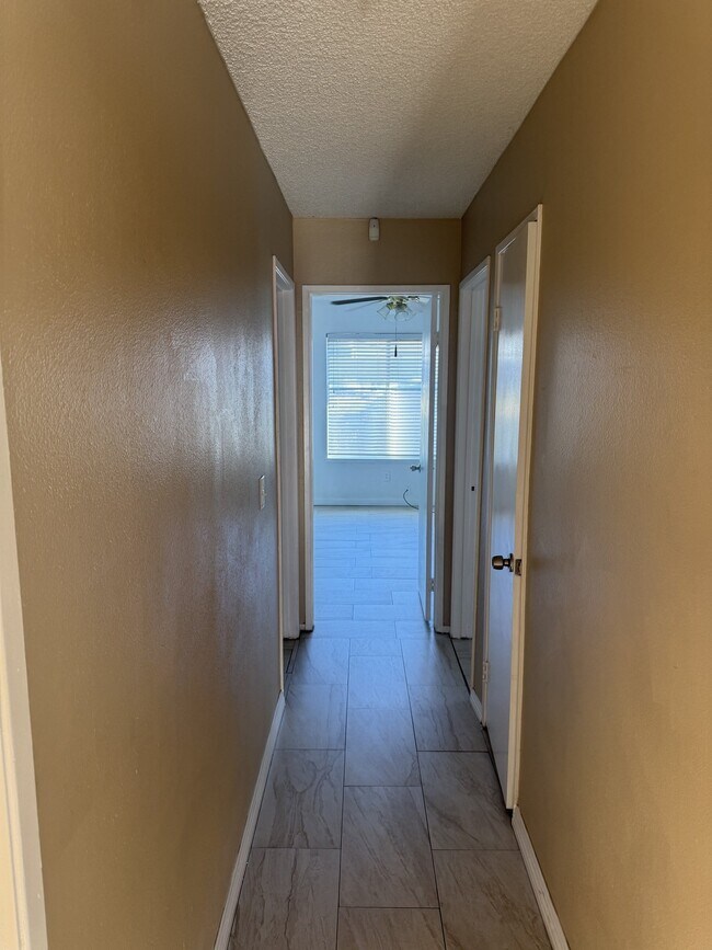 Foto del edificio - 14373 Linden St