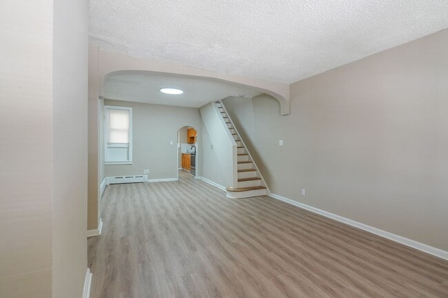 Building Photo - 2109 S 67th St