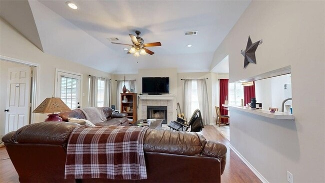 Building Photo - 2415 Carnation Ct