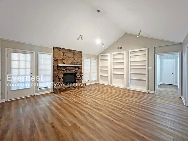 Foto del edificio - 3409 Kettlebrook Cove