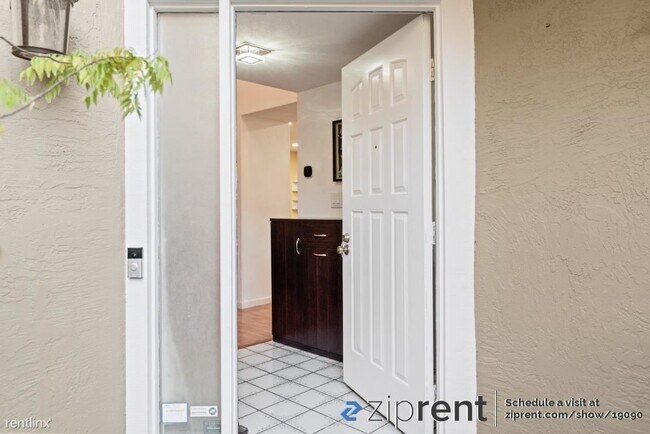 Building Photo - 3 br, 2.5 bath Townhome - 4812 Touchstone ...