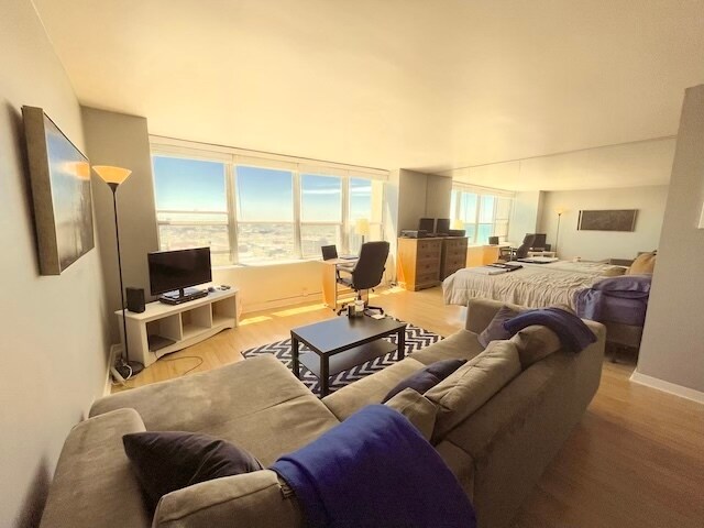 Foto del edificio - 655 W Irving Park Rd