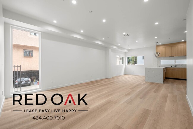 Building Photo - 1999 Vista Del Mar Ave