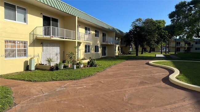 Foto del edificio - 505 NW 177th St