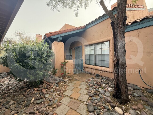 Foto del edificio - 5434 N Vía Del Arbolito