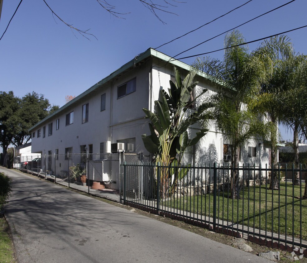 Primary Photo - 13719 Sylvan St