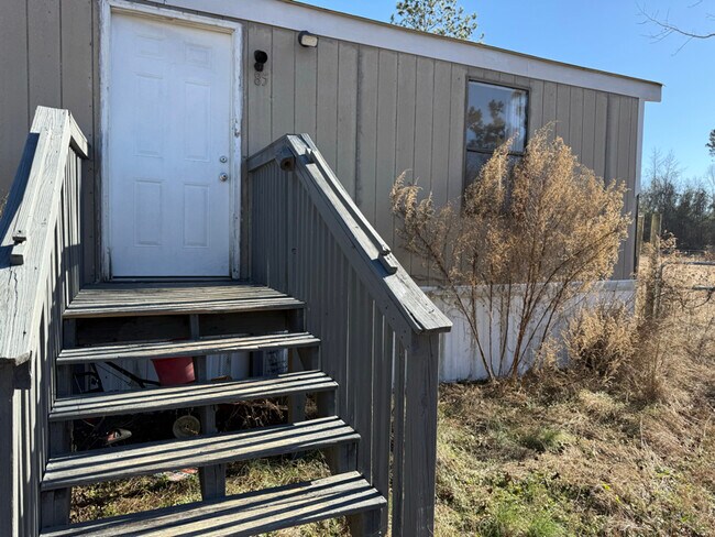 Foto del edificio - 85 Buttercup Dr