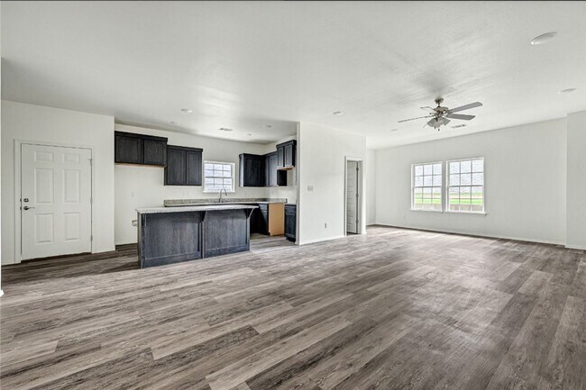 Building Photo - 1023 S Benchmark Ln