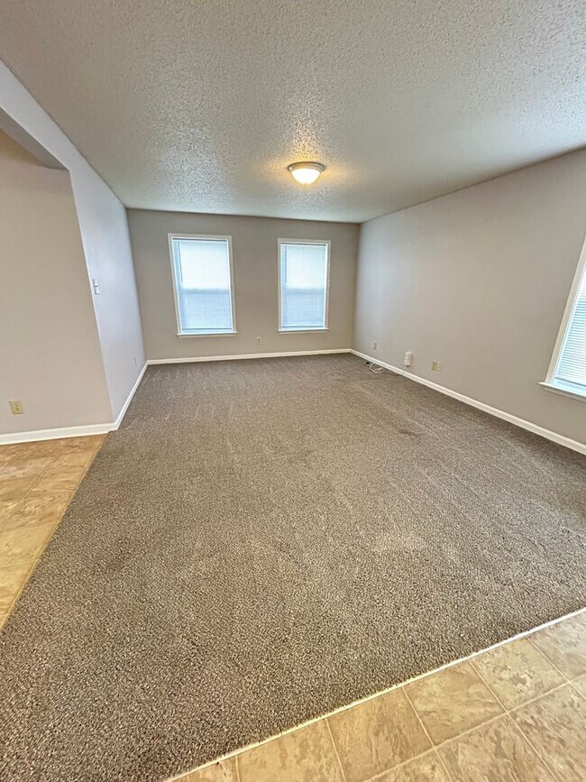 Building Photo - Franklin IN - 3 BR home