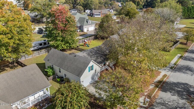 Building Photo - 204 Canterwood Ln