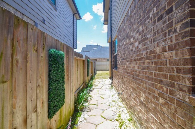 Building Photo - 1627 Summer City Dr