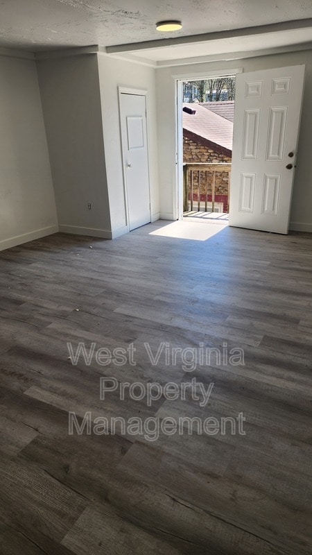 Building Photo - 237 Elm St