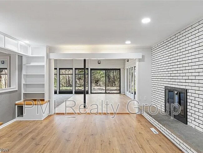 Foto del edificio - 607 Castle Blvd