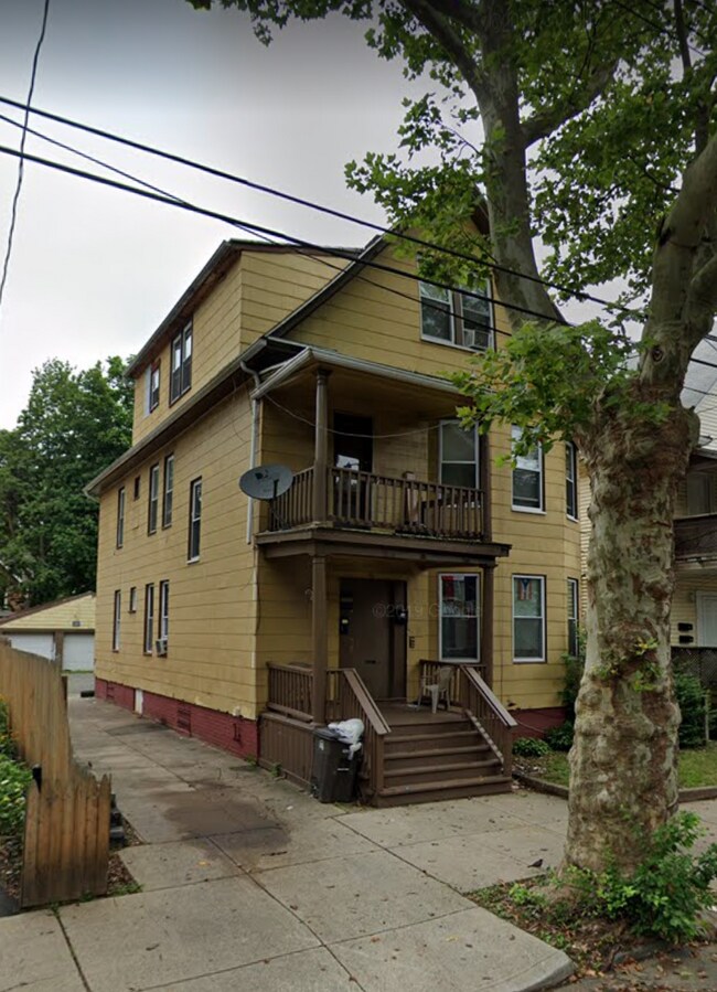 Building Photo - 71 Lilac St