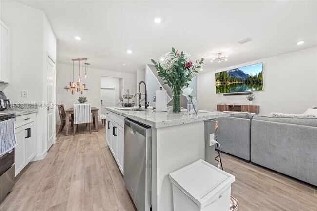 Foto del edificio - 818 SE 17th St