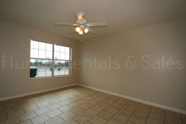 Building Photo - Heights Townhome