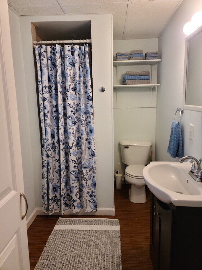 Building Photo - 39 Pine St