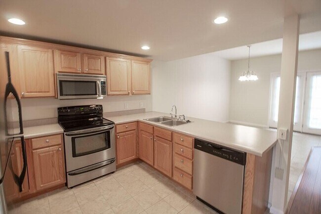 Building Photo - 1932 Center St