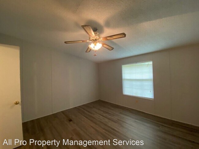 Building Photo - 3 br, 2 bath House - 404 Red Bud Lane