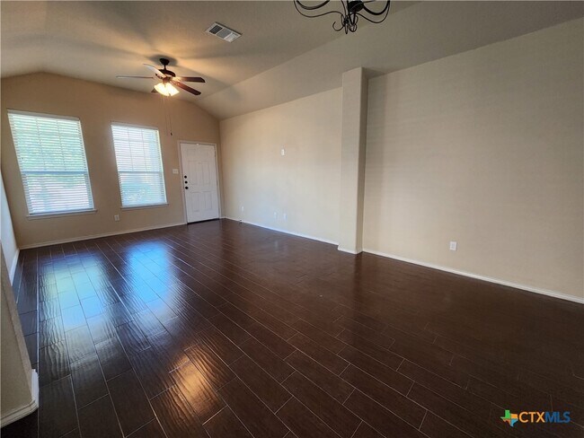 Foto del edificio - 538 Creekside Cir
