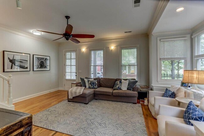 Foto del edificio - Charming Harbor Town home near grocery res...