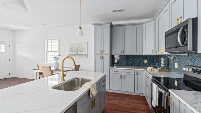 Foto del edificio - Fully Renovated 3BR House in Richmond