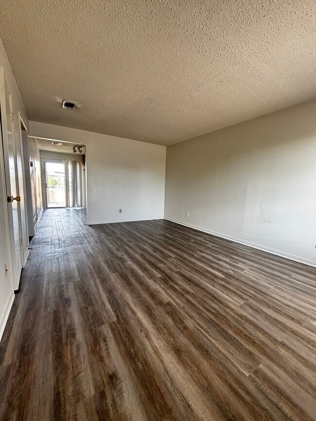 Foto del edificio - 4801 Rainbow Cir