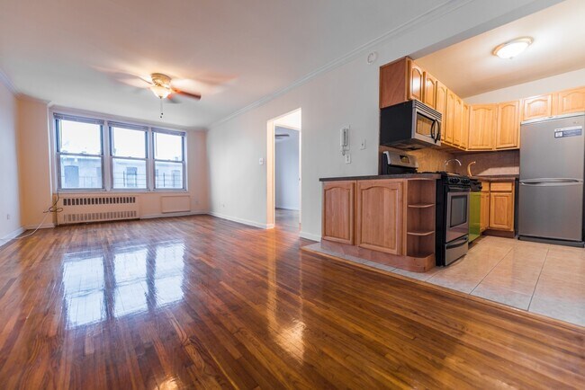 Building Photo - 720 E 31st St