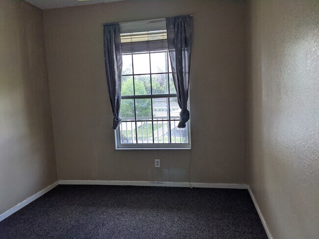 Foto del edificio - 588 Brantley Terrace