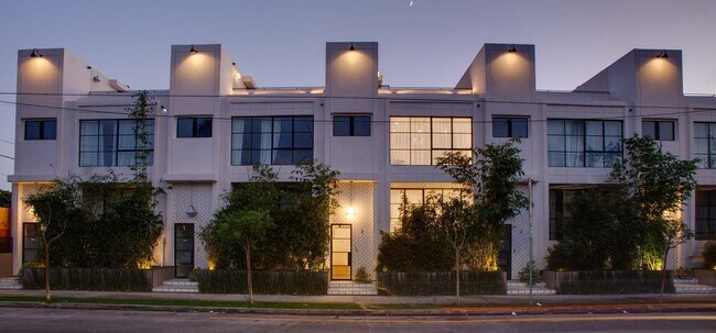 Building Photo - 1260 N Las Palmas Ave