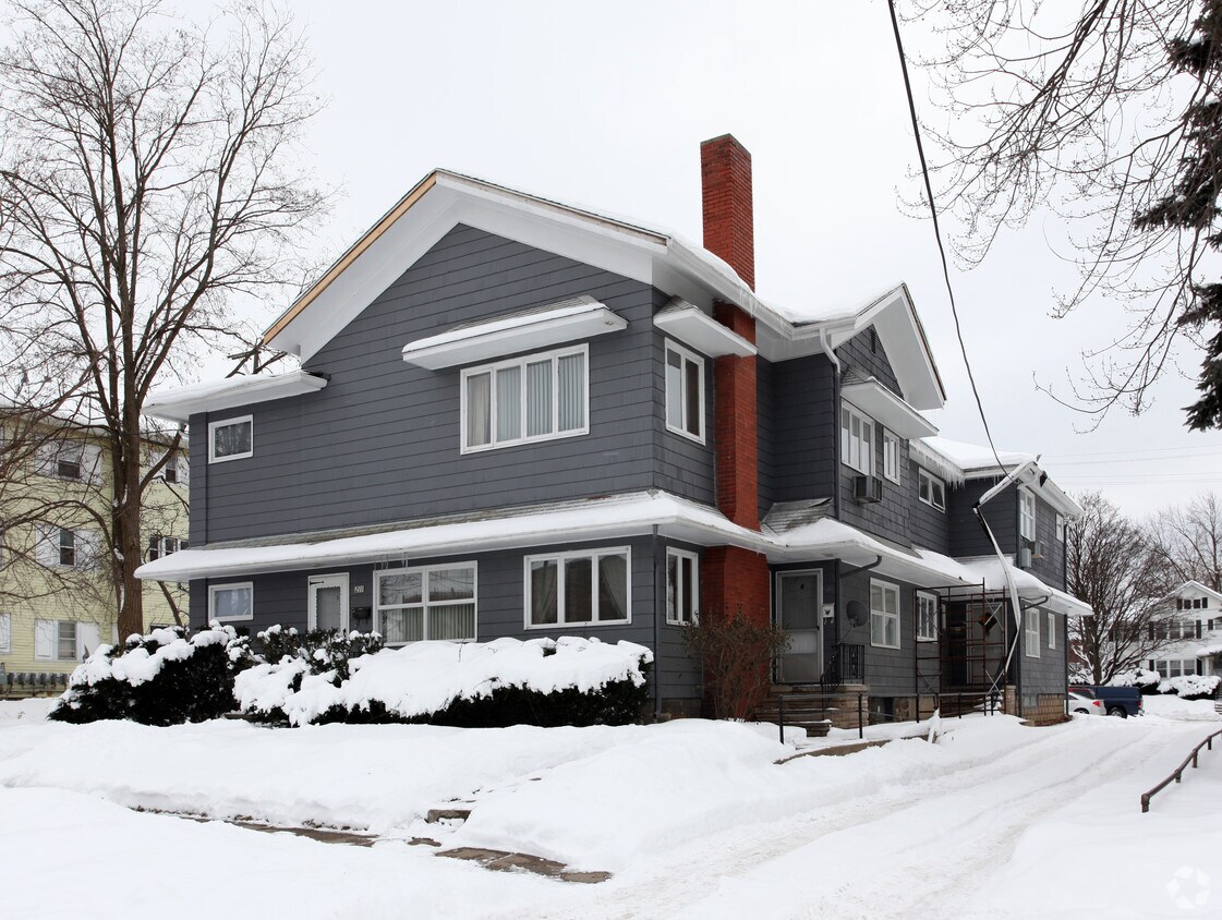 Primary Photo - 211 W Franklin St
