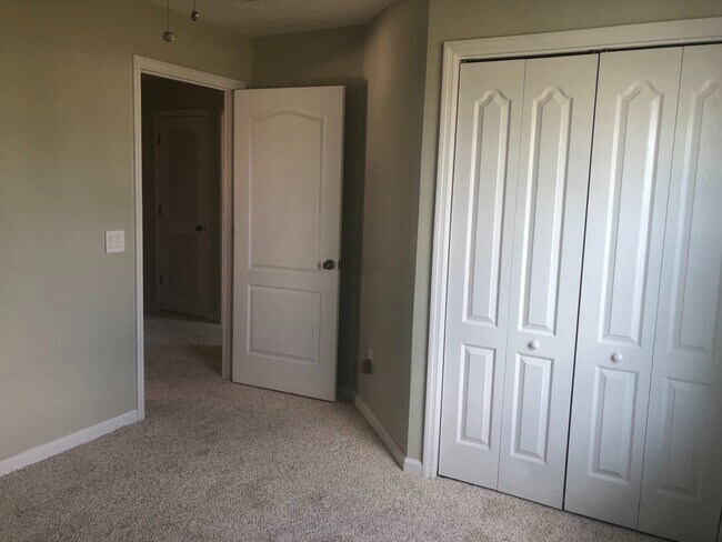 Foto del edificio - Spacious Home on a Beautiful Lot in a Quiet Neighborhood! *SPECIAL: 1/2 OFF 1st Month + Military ...