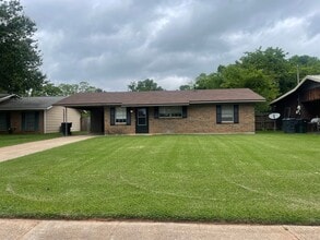 Building Photo - 1523 Lampkin Cir